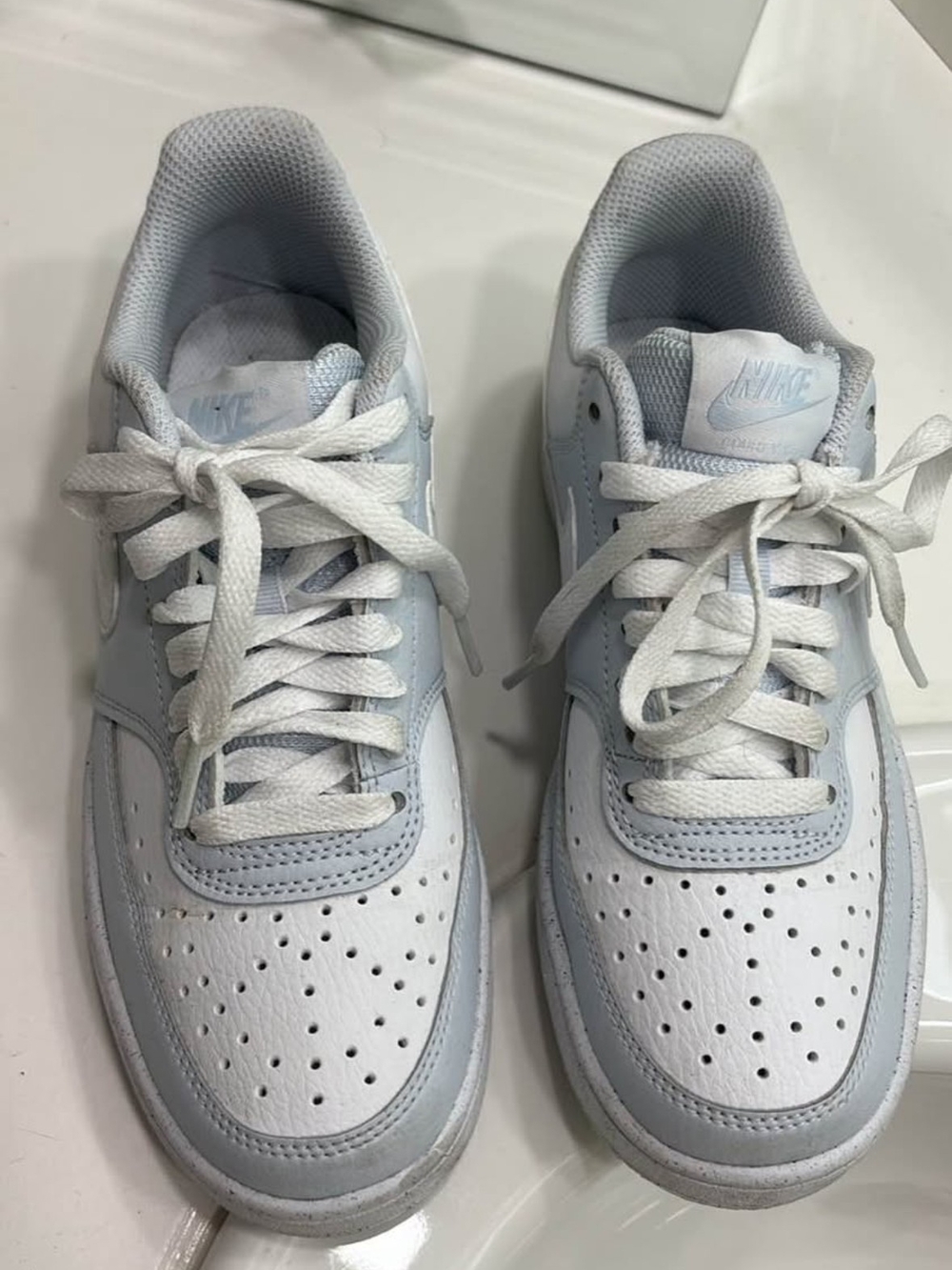 Nike Low-Top Sneakers in White & Light Blue